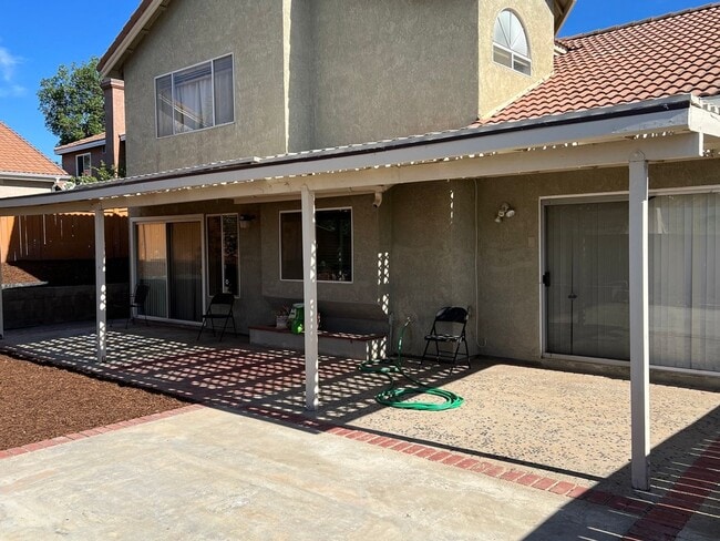 Building Photo - Nice 2 Story Family Home