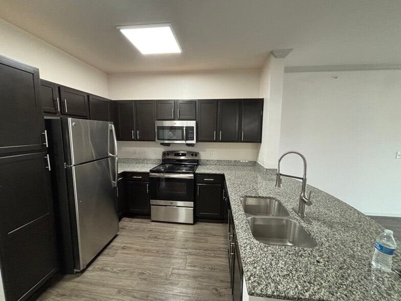 Building Photo - 4624 Cromwell Dr