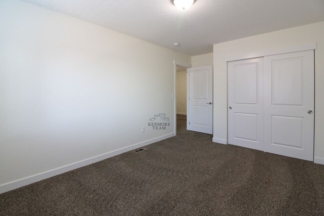 Building Photo - 1105 S Cedar Pl