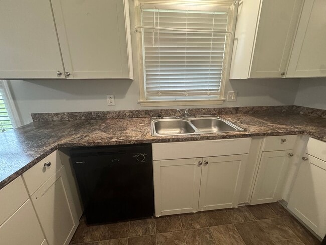 Building Photo - 3116 Plantation Dr
