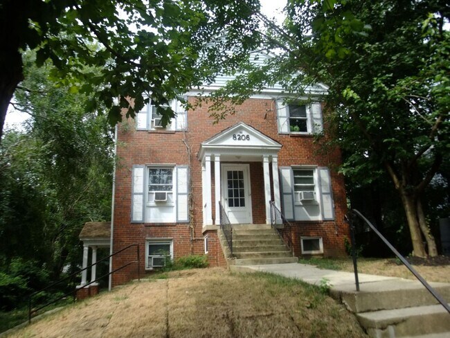 Building Photo - 8206 Greenwood Ave