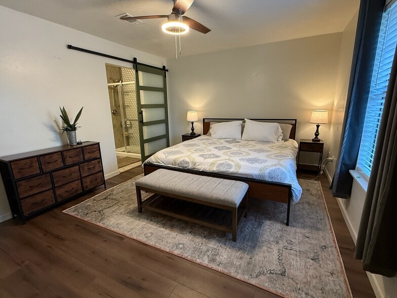 Building Photo - 301 S Lipona Rd