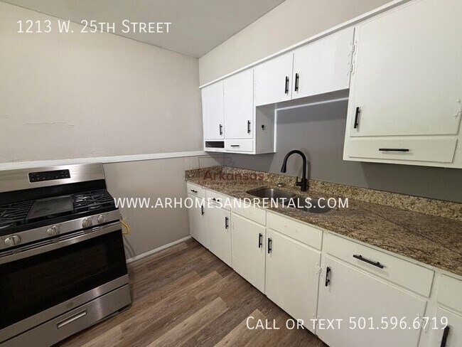 Building Photo - 1213 W 25th St