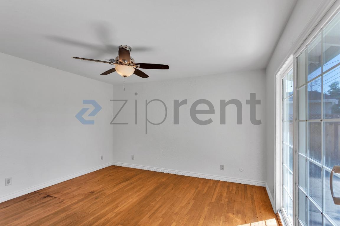 Building Photo - Unit