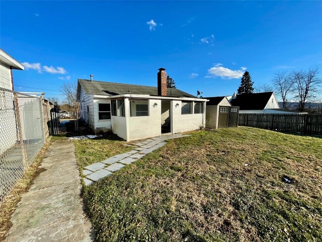 Building Photo - 705 N McKinley Ave