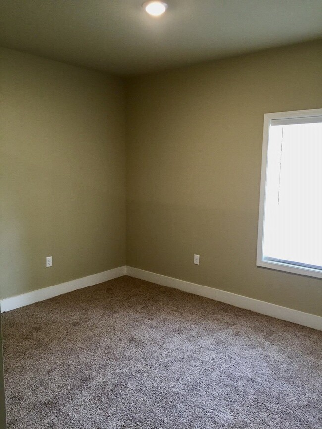 Building Photo - Student Housing  1BD 1BA with common area ...