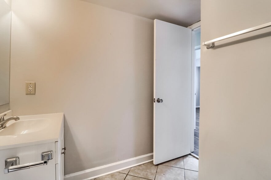 Building Photo - 1000 Sandlin Pl