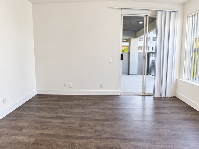 Building Photo - 11649 Oxnard St