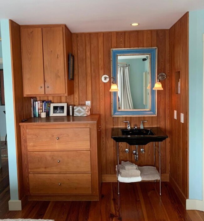 Building Photo - 338 Causeway Dr