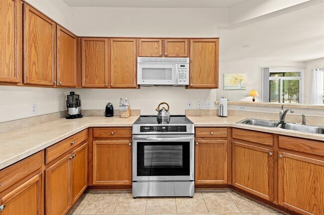 Building Photo - 109 Providence St