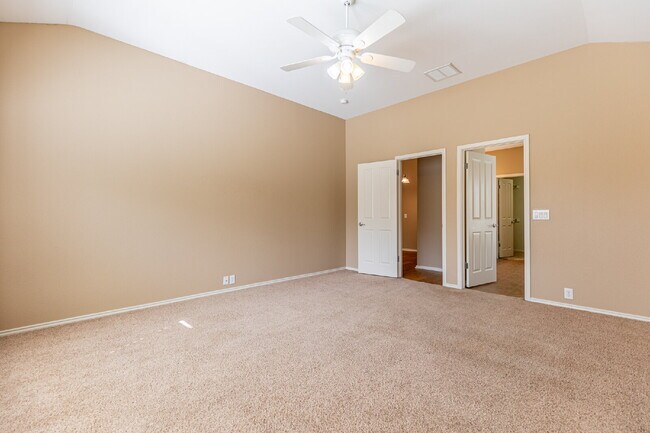 Building Photo - 648 Rooster Run