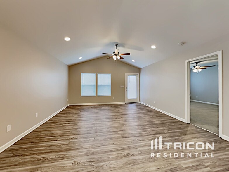 Building Photo - 4201 Broadstairs Dr SW