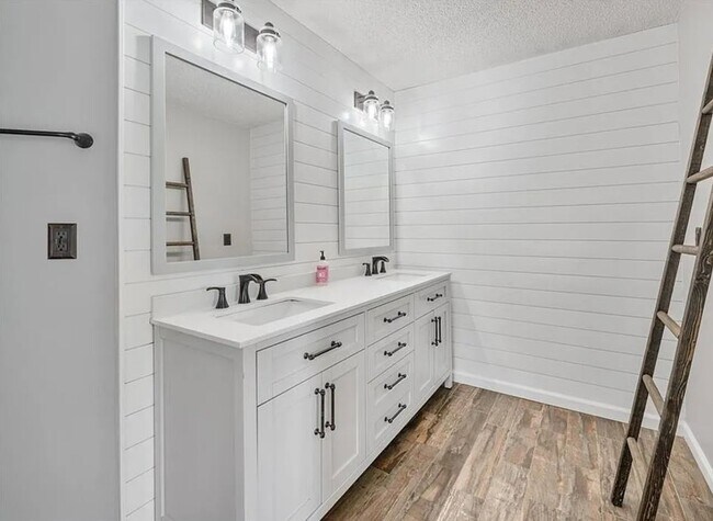 Building Photo - Charming 3BR Home in Johns Creek Georgia!