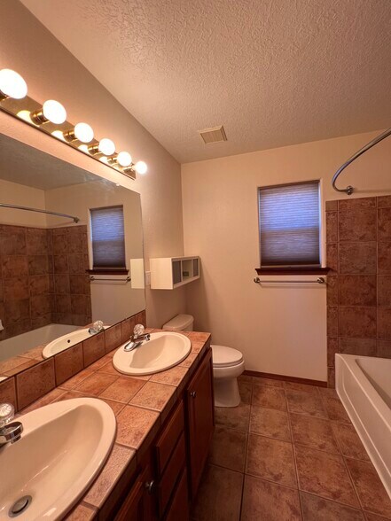 Building Photo - 13200 Bighorn Rd NE