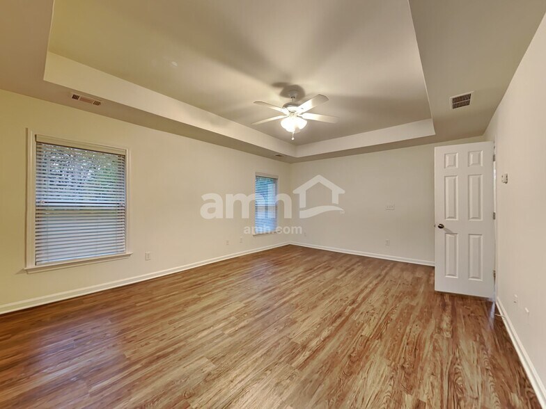 Building Photo - 277 Springs Xing