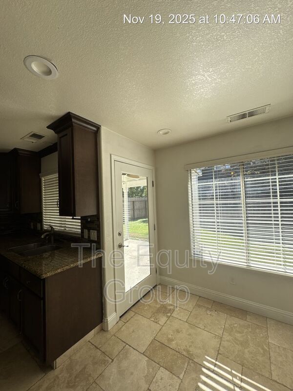 Building Photo - 4909 W Leighson Ave