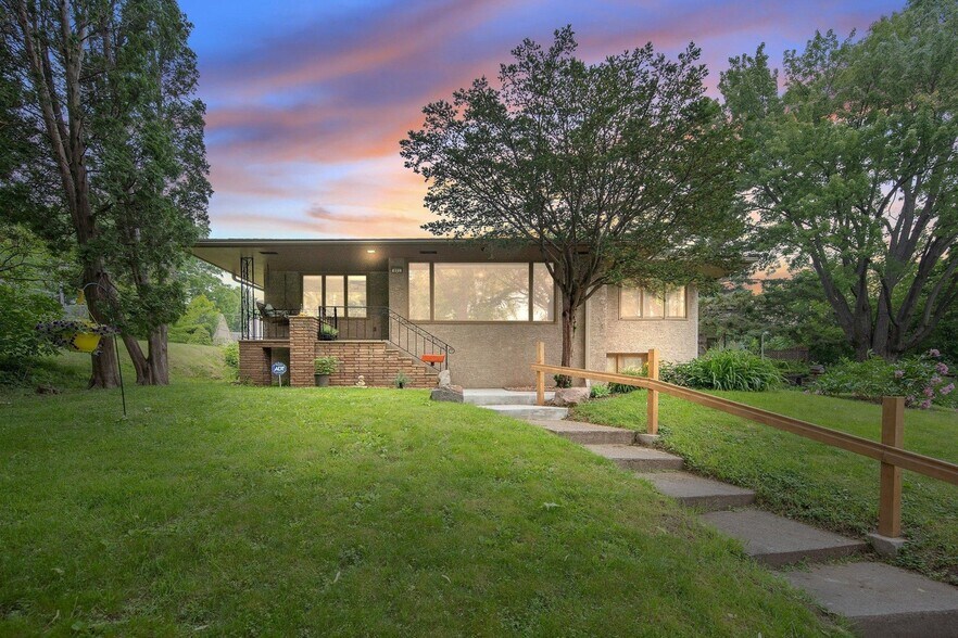 Primary Photo - 895 Humboldt Ave