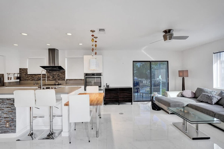 Building Photo - 3215 NE 7th St