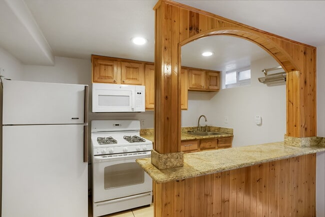 Building Photo - Denver - Charming 2 Bedroom / 1 Bath Townh...