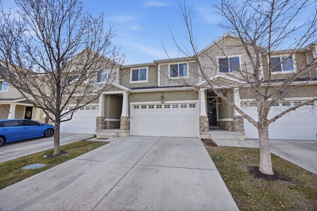 Building Photo - Stunning townhome on Sleepy Ridge