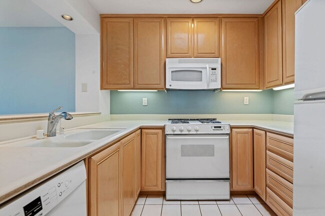 Building Photo - Total Quality Living! El Escorial Villas at East Beach~