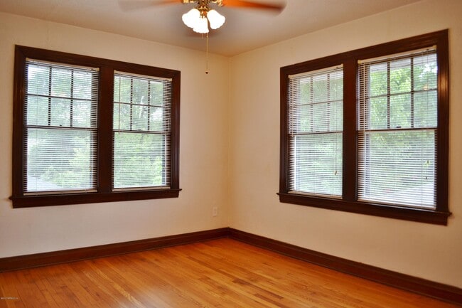 Building Photo - 2557 Dellwood Ave