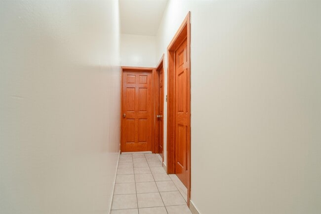 Building Photo - 724 17th St