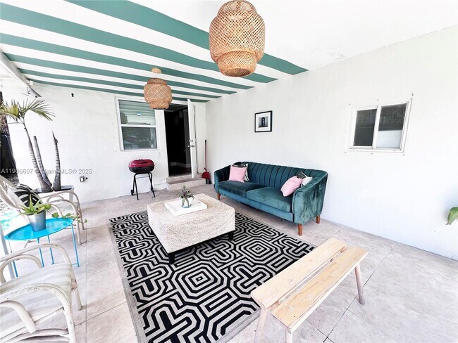 Building Photo - 324 NW 52nd St