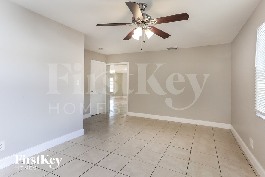 Building Photo - 3751 NW 9th Ct