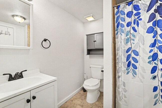 Building Photo - Charming Harvey Park Home with Large Yard & Fireplace