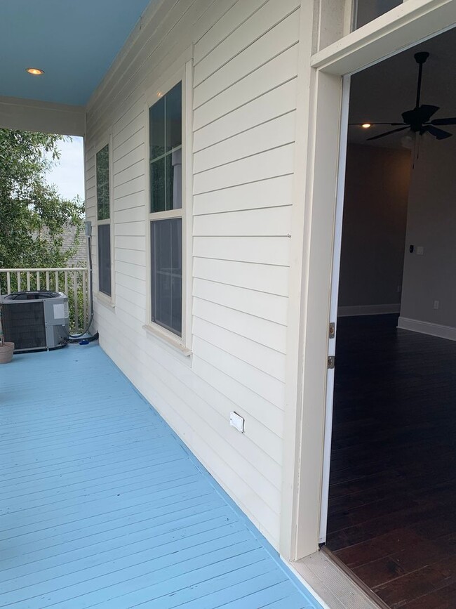 Building Photo - 2512 Valence St