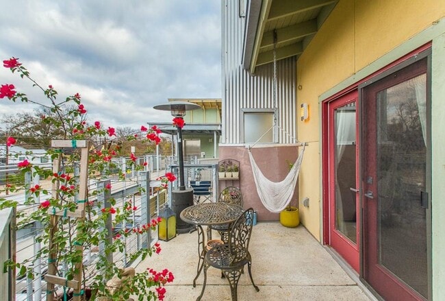 Building Photo - 41 Waller St