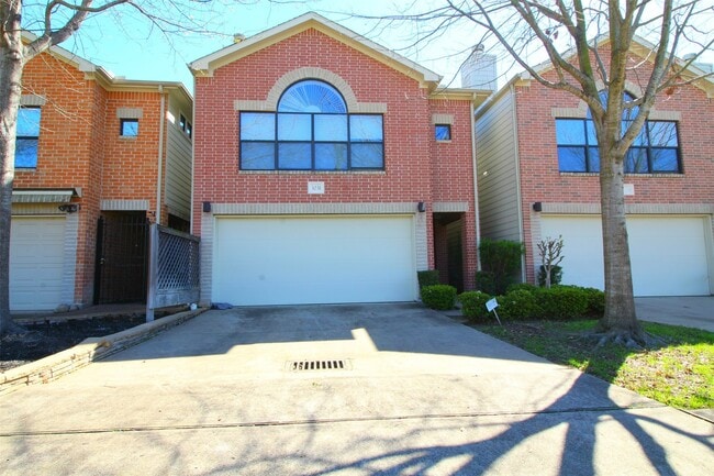 Primary Photo - 3031 Buttercup St