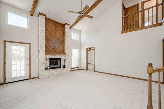 Building Photo - 109 Vinca Dr