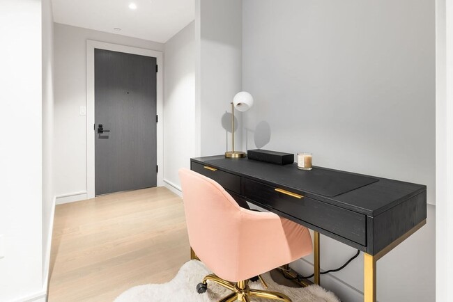 Building Photo - 55 Lagrange St