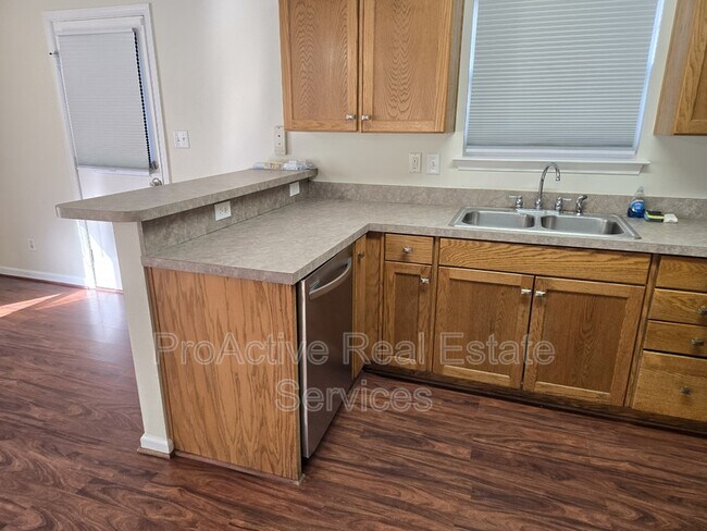 Building Photo - 831 Marshall Ave