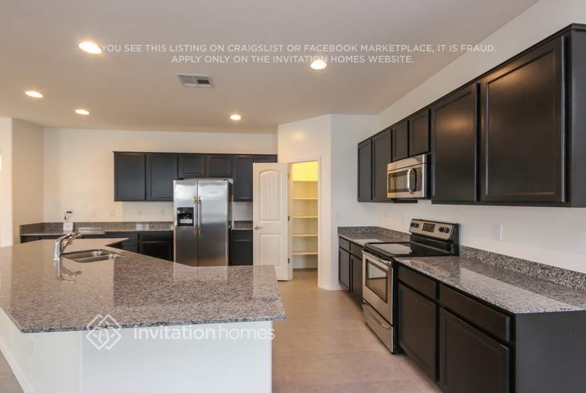 Building Photo - 1270 E Palomino Way