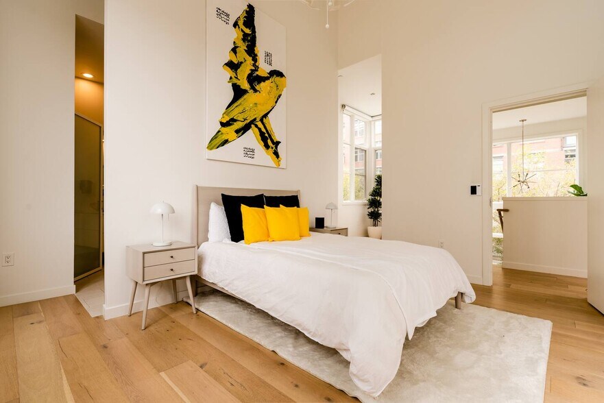 Building Photo - 800 The Mark Ln