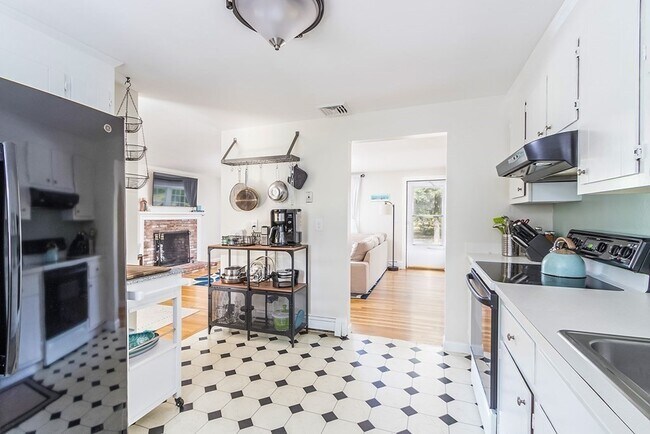 Building Photo - 67 Old Post Rd