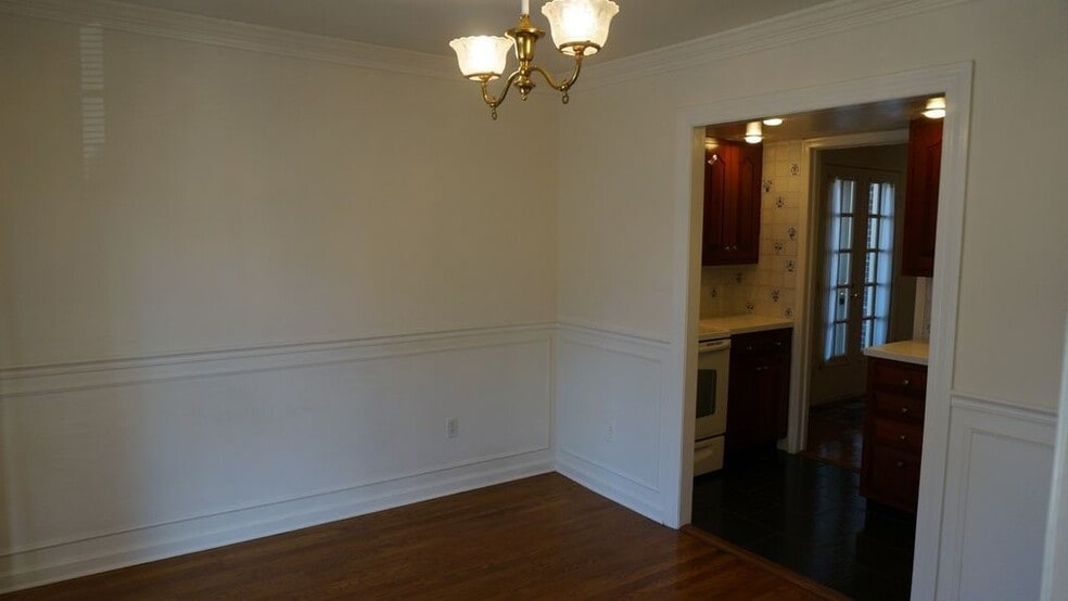 Dinning / Kitchen - 6639 Hillandale Rd