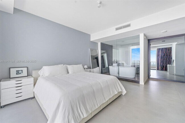 Building Photo - 900 Biscayne Blvd