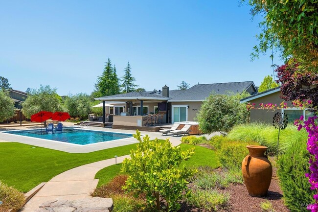Building Photo - 1051 Stonebridge Dr