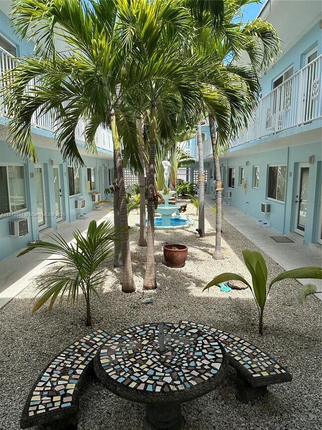 Building Photo - 401 Collins Ave
