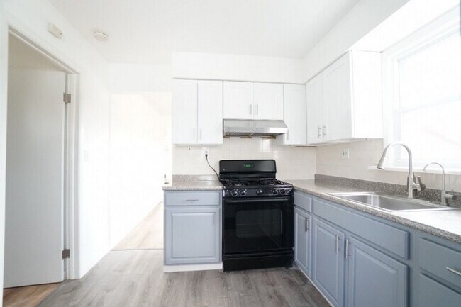 Building Photo - 273 Hoover Ave