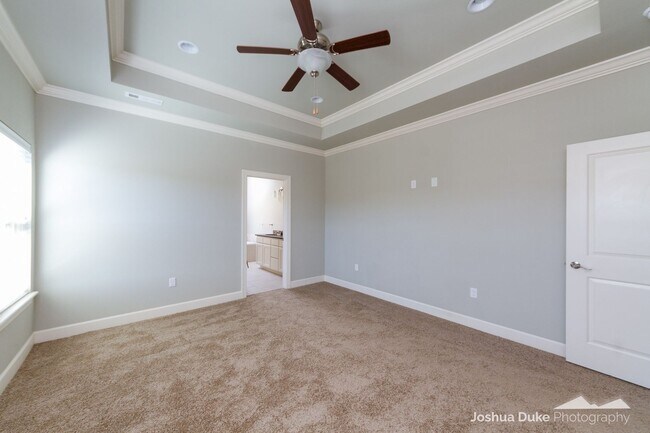 Building Photo - 3 bedroom 2 bath modern style home minutes from I-49 and Fayetteville access !!