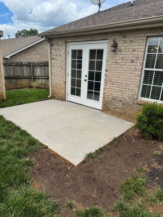Building Photo - Knoxville 37918 - Beautiful 3 bedroom, 2 bath home in the heart of Powell - Contact Lisa Vineyard...