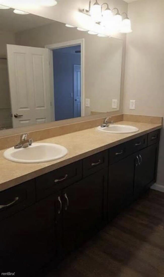 Building Photo - 2 br, 1.5 bath Townhome - 57 High Street 1