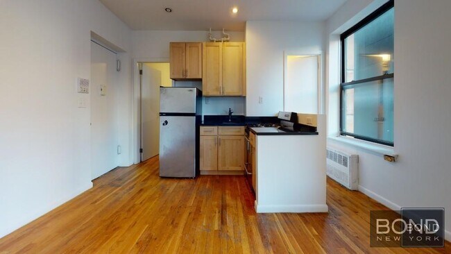 Building Photo - 307 E 77th St