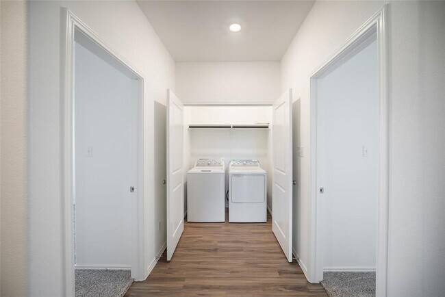 Building Photo - 117 Prairie Dog Town Dr