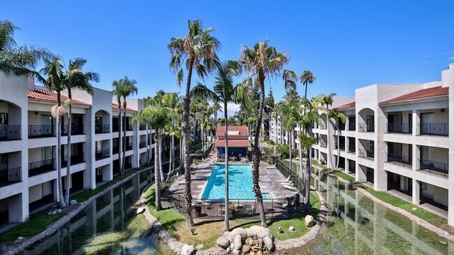 Building Photo - Los Caballeros #526